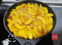 Illustration of how to make canned yellow peaches 9