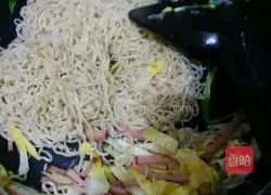 Three shredded fried noodles Illustration of how to do it 11
