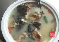 Illustration of how to make black fish soup 10