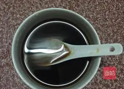 Illustration of how to make mushroom and oyster sauce noodles 3