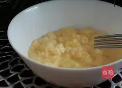 Microwave scrambled eggs for 1 minute Illustration of how to do it 5