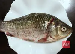 Illustration of how to make white crucian carp soup with fresh mushroom milk 1