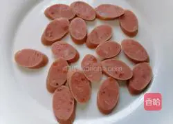 Illustration of how to make fried sausages with green peppers 3