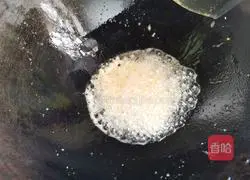 Illustration of how to make loofah and egg soup 4