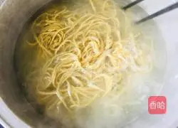 Illustration of how to make potato and tomato sauce wormwood seed noodles 8