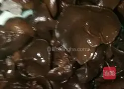 Illustration of how to mix snow peas with ears 3