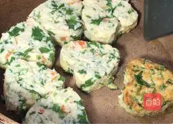 Illustration of how to make egg and bean dregs cake 8