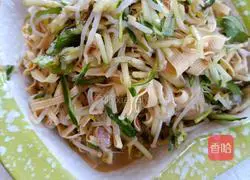 Illustration of how to make cold bean sprouts and shredded beans 12