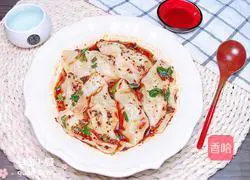 Illustration of how to make spicy and sour fresh meat wontons 18