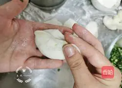 Illustration of how to make fried buns with chives, egg noodles and vermicelli 8