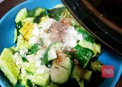 Illustration of how to make cucumbers with mashed garlic 12