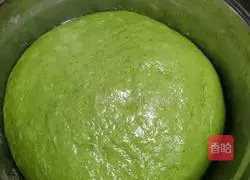 Illustration of how to make two-color mushroom and fresh meat buns 4