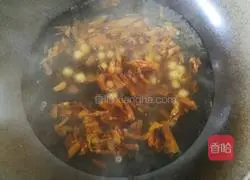 Illustration of how to make scallop and white glutinous rice soup 6