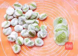 Illustration of how to make loofah and meat dumplings 14