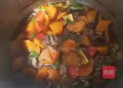 Illustration of how to make carrot stewed beef brisket 8