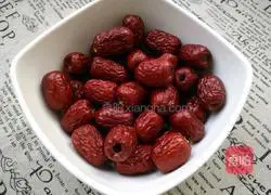 Illustration of how to make Jiangdou and red date buns 4