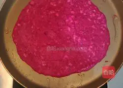 Illustration of making dragon fruit pancakes 10