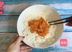 Illustration of how to make pumpkin and chive rolls 6