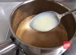 Illustration of how to make the popular model #鸳鸯 Pearl Milk Tea# 4