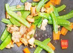 Illustration of how to make fried meat with snow peas 10