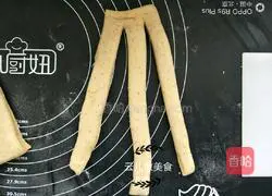 Illustration of how to make red date braided toast bread 12