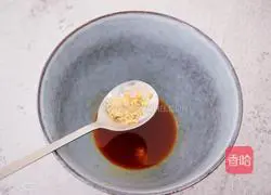 Illustration of how to make shrimp and pork wontons 16