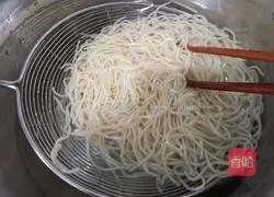 Illustration of how to make sand tea fried noodles 11