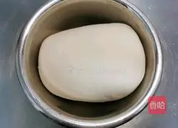 Illustration of how to make dry-mixed gluten noodles 1