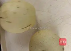 Illustration of how to make tangerine peel and snow pear soup for cough relief 1