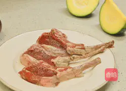 Illustration of how to make pan-fried lamb chops with roasted pumpkin with thyme 2