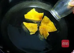 Illustration of how to make grapefruit rock sugar water 7