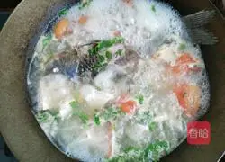 Illustration of how to make tomato, crucian carp and tofu soup 7