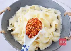 Easy Illustration of how to make fried noodles with oil 7