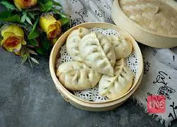 Illustration of how to make classic pork and cabbage buns 14