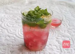 Man Illustration of how to make cranberry drink 10