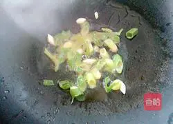 Illustration of how to make willow sprouts and potato soup 3