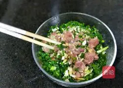 Illustration of how to make fried pork buns with chives 4