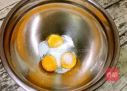 Illustration of how to make crispy egg-flavored biscuits 3