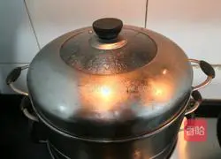 Illustration of how to make wild rice fungus and chicken soup 9