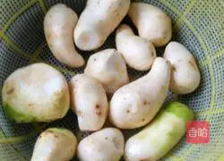 Illustration of how to make scallion oil and taro 1