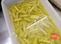 Illustration of how to make pickled pepper lettuce 3