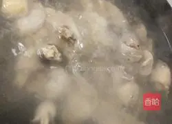 Illustration of how to make mushroom stewed chicken 5