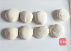 Illustration of how to make chive-filled pancakes 8