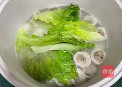Illustration of how to make lettuce and meatball soup 3