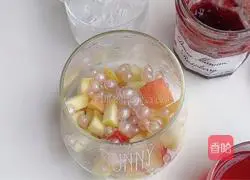Peach Illustration of how to make raspberry drink 3