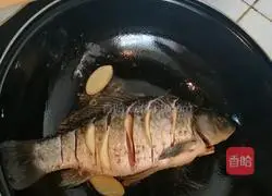 Mushroom crucian carp soup recipe 4
