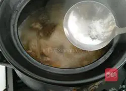 Illustration of how to make morel chicken soup 11