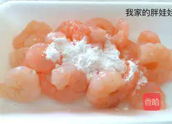 Illustration of how to make shrimp and chicken meatball soup 2