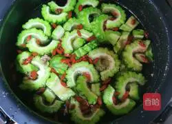 Teach you how to make the most tender bitter melon and beef soup, nourishing and relieving heat, suitable for all ages, illustration 4