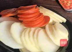 Illustration of how to make dry pot potato slices 1